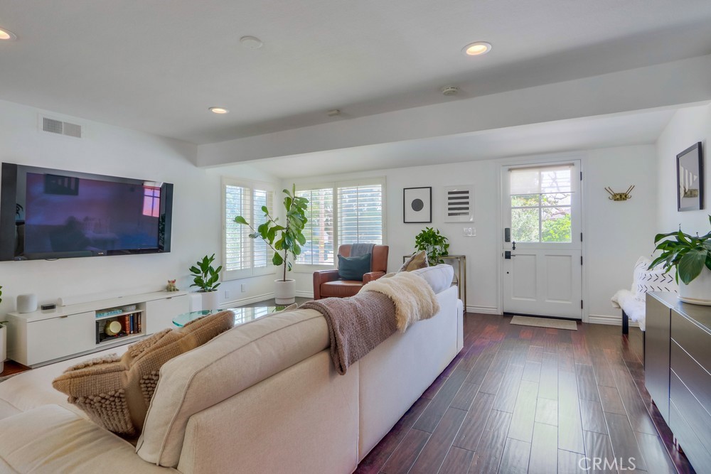 219 Santa Isabel Avenue 1/2