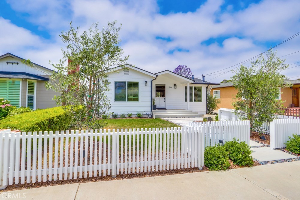 219 Santa Isabel Avenue 1/2