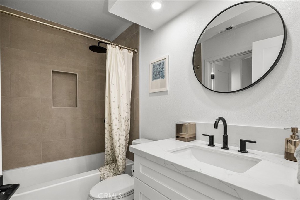 2023 W Hartford Place 56