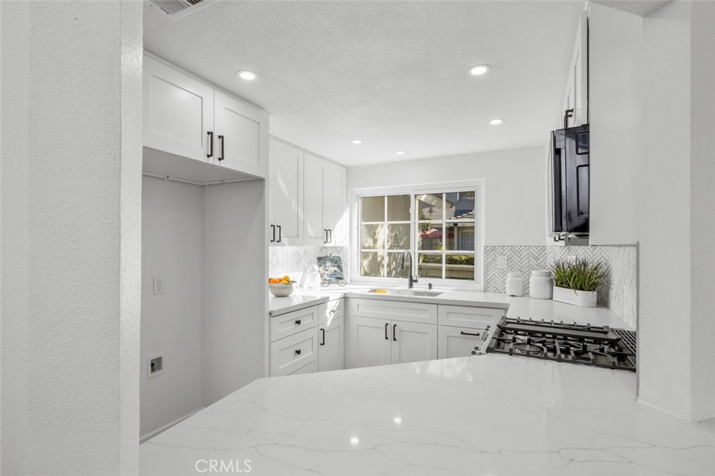 2023 W Hartford Place 56