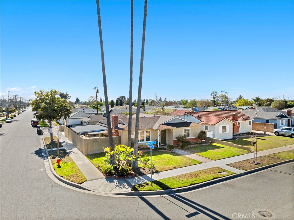 1440 E Barkley Avenue