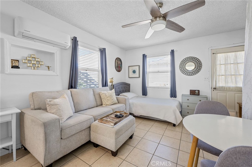 1440 E Barkley Avenue