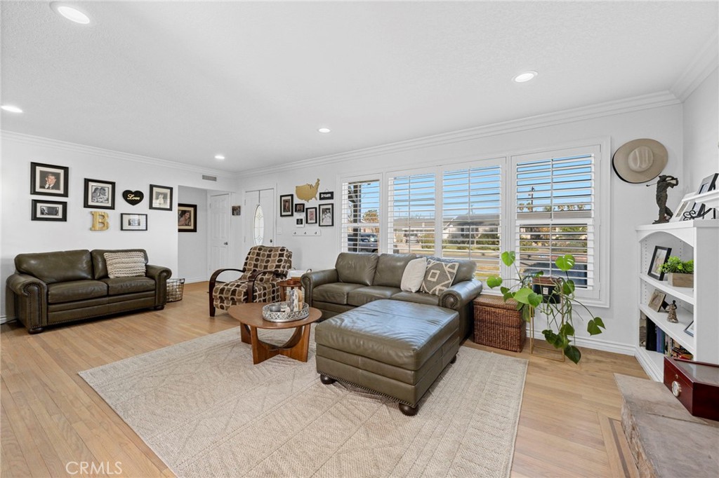 1440 E Barkley Avenue