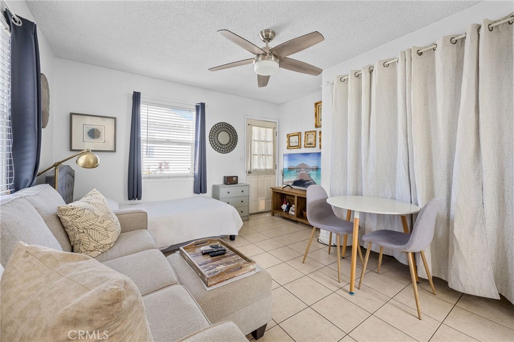 1440 E Barkley Avenue