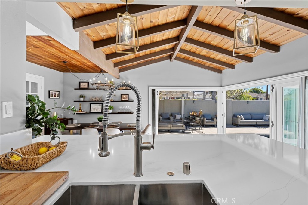 1440 E Barkley Avenue