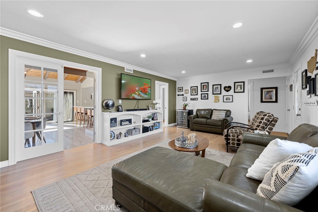 1440 E Barkley Avenue