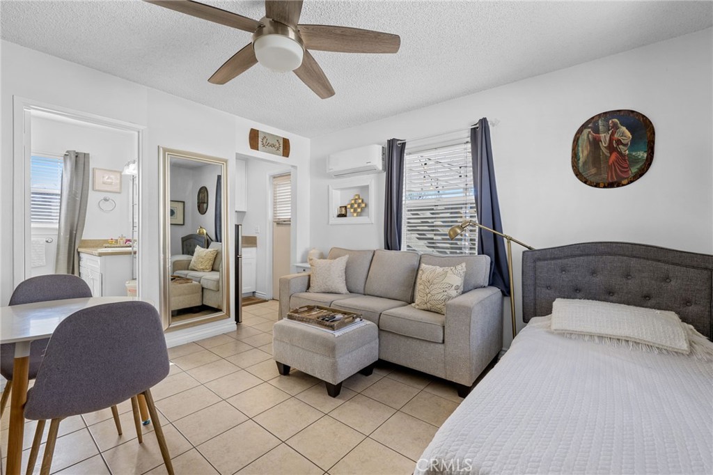 1440 E Barkley Avenue