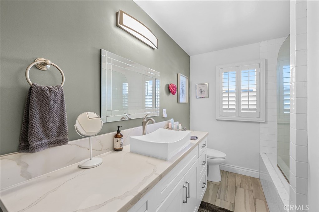 1440 E Barkley Avenue