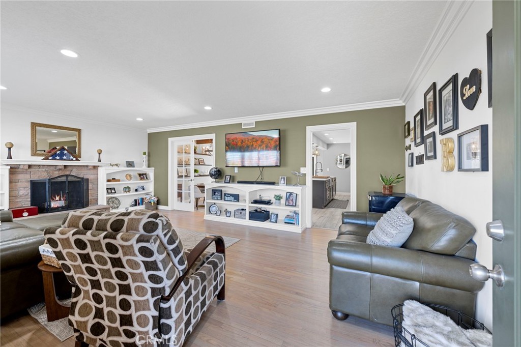 1440 E Barkley Avenue