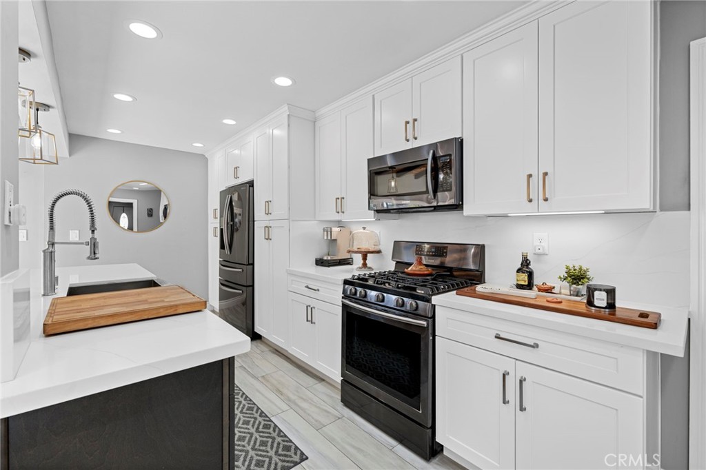 1440 E Barkley Avenue