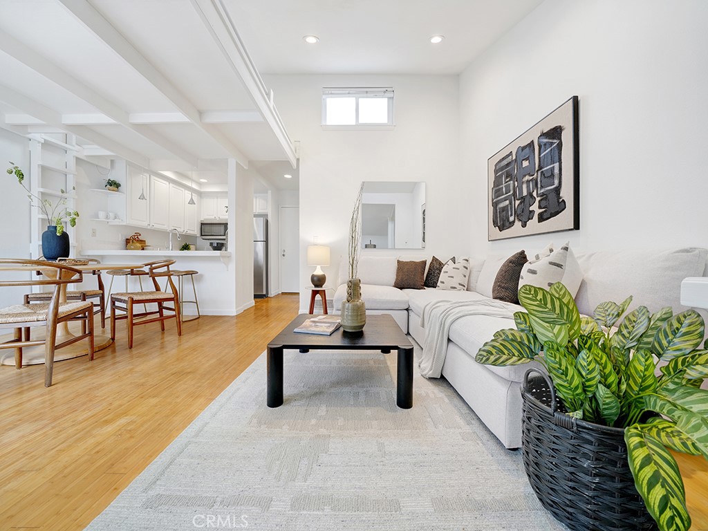 17082 Pacific Coast 105