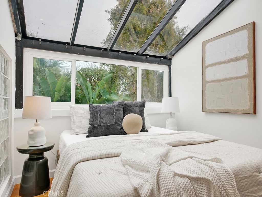 17082 Pacific Coast 105