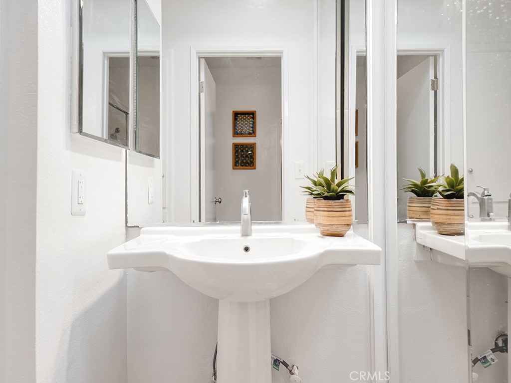 17082 Pacific Coast 105