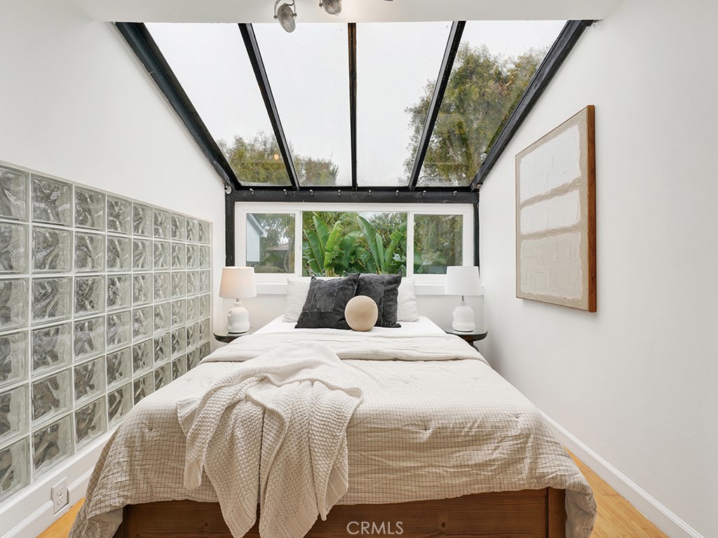 17082 Pacific Coast 105