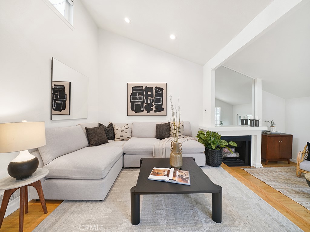 17082 Pacific Coast 105