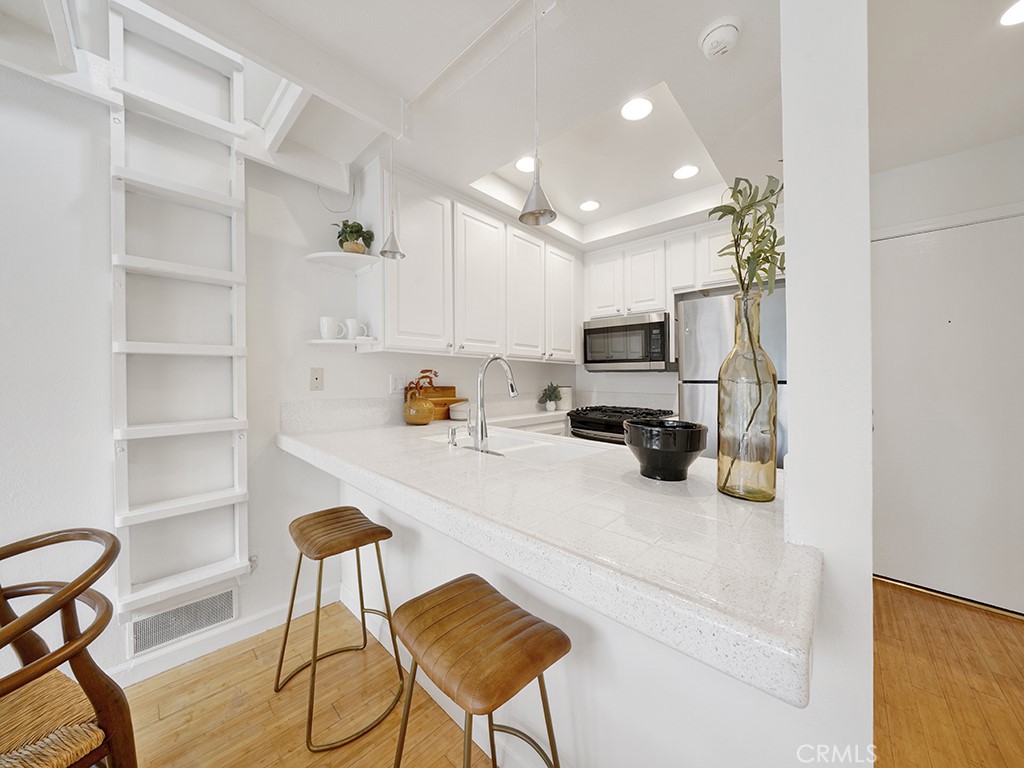 17082 Pacific Coast 105