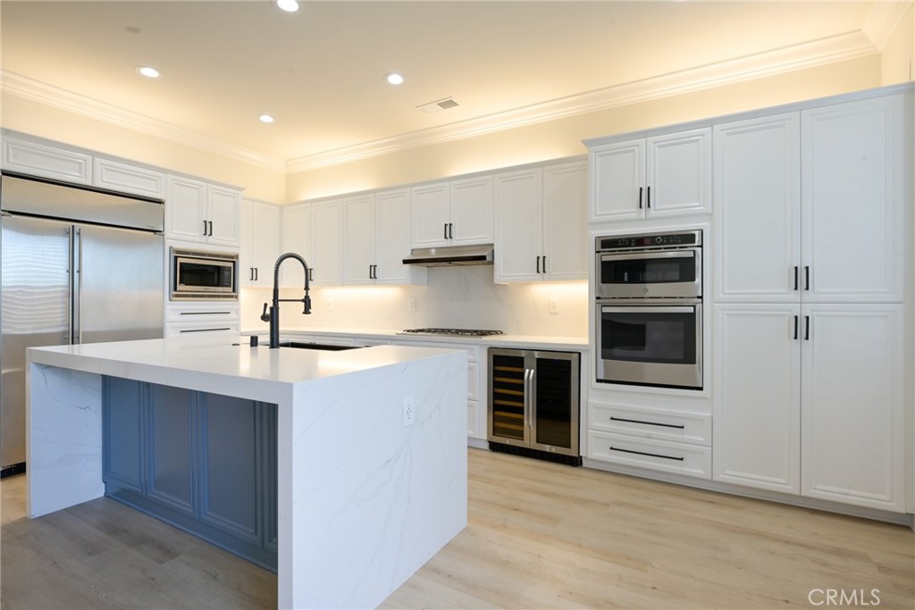 116 Goldenwest Street