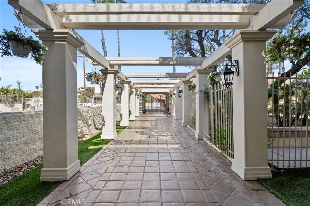 405 Avenida Granada 104