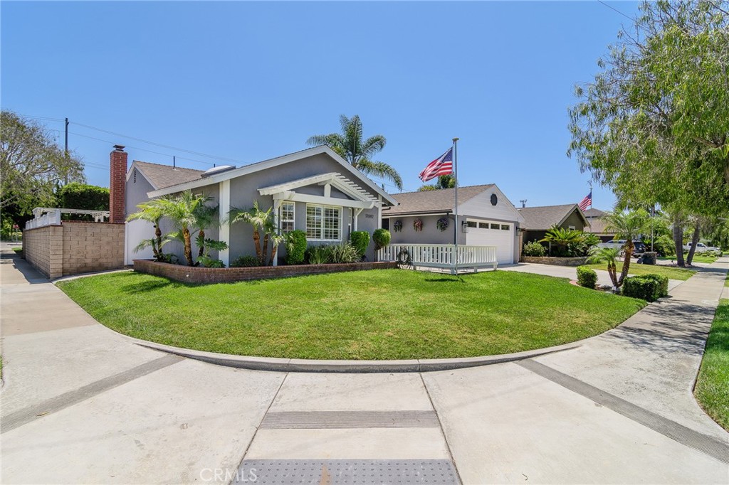 17692 Collins Circle