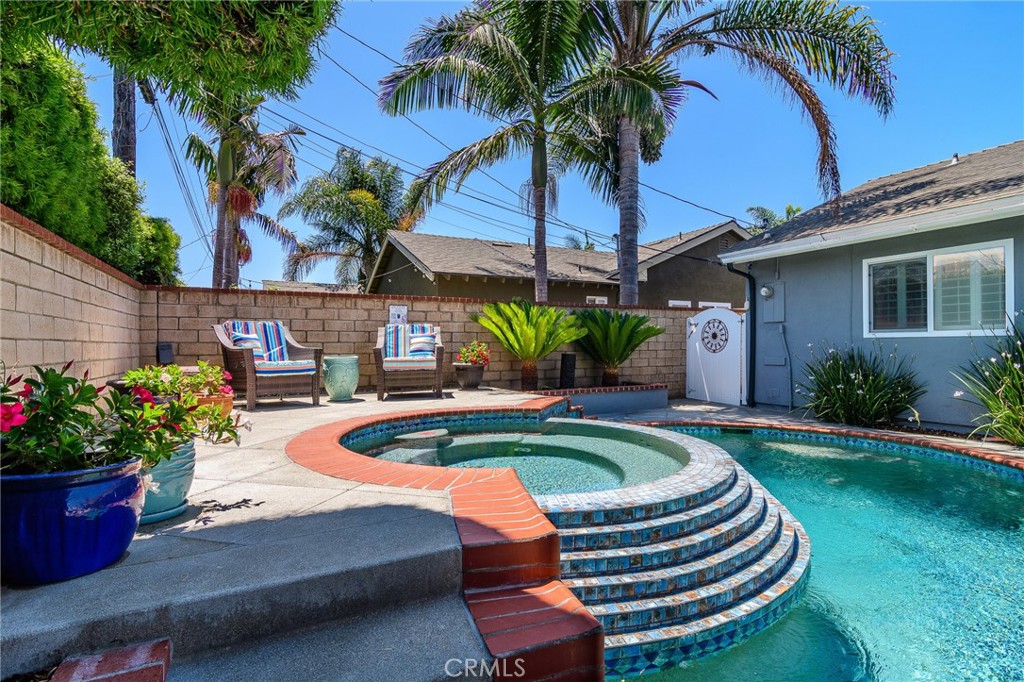 17692 Collins Circle