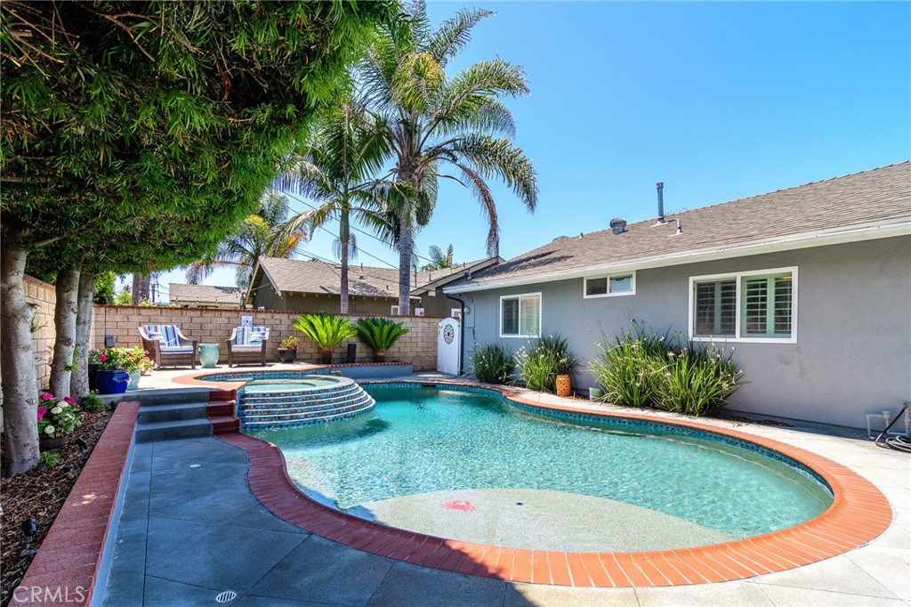 17692 Collins Circle