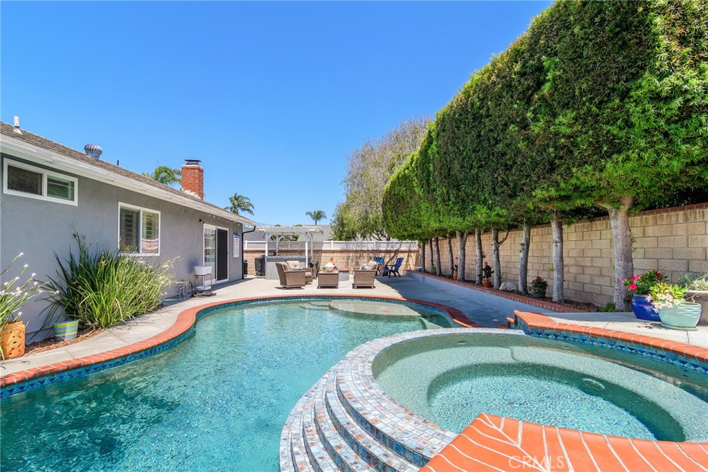 17692 Collins Circle