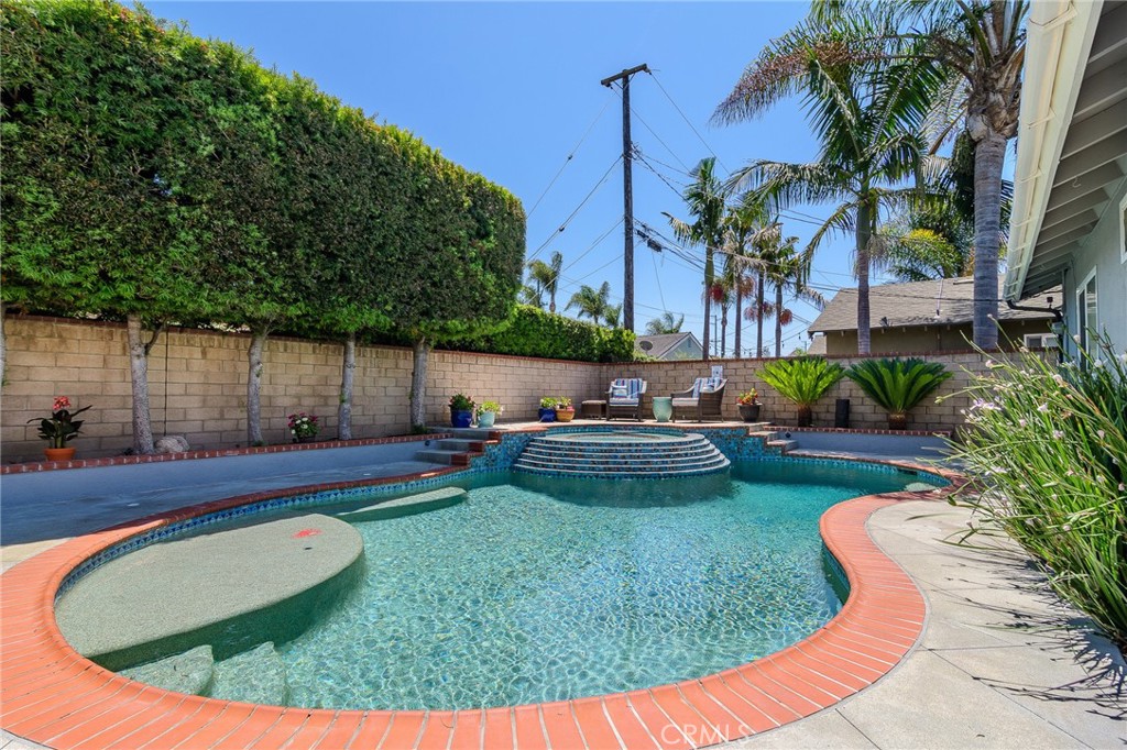 17692 Collins Circle