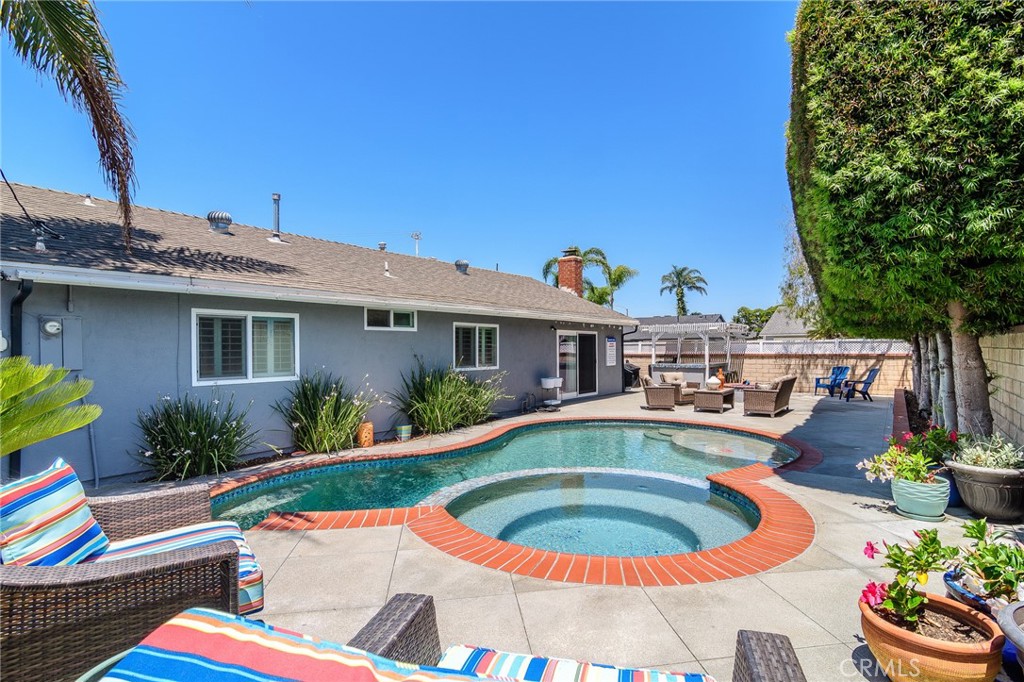 17692 Collins Circle