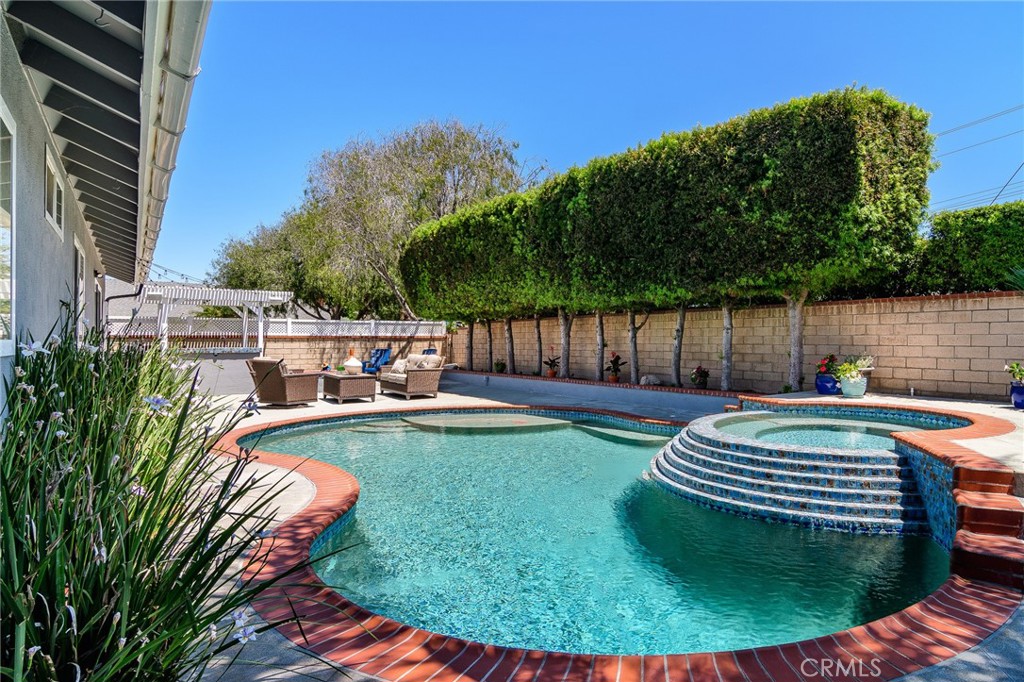 17692 Collins Circle