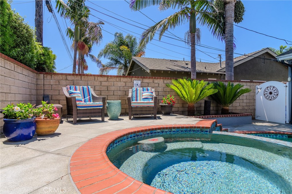 17692 Collins Circle