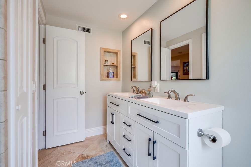 18359 Tamarind Street