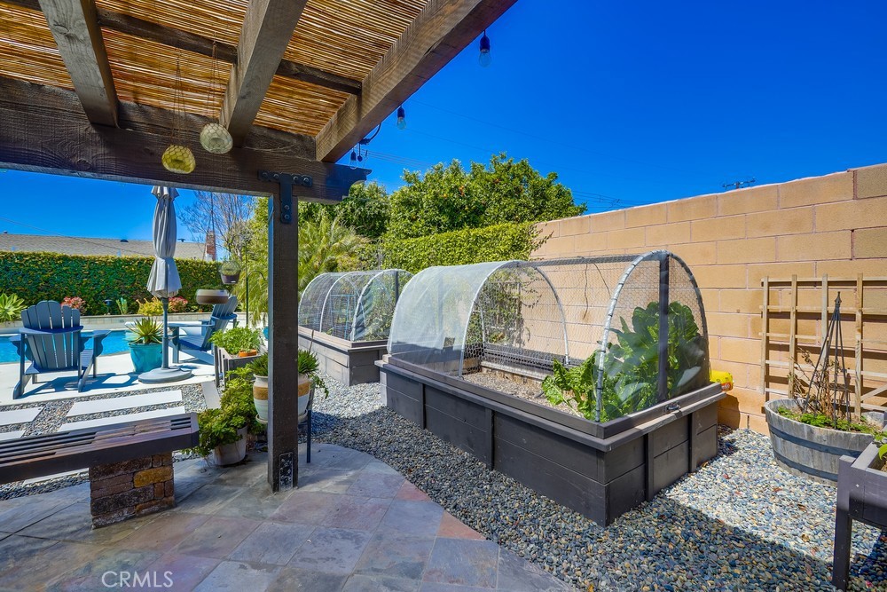 18359 Tamarind Street