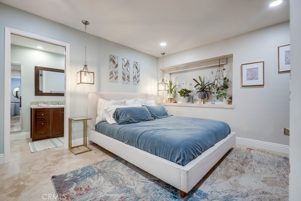 18359 Tamarind Street