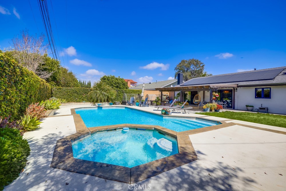 18359 Tamarind Street