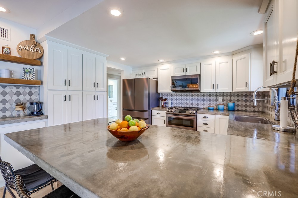 18359 Tamarind Street