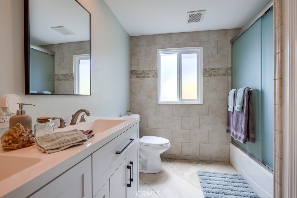 18359 Tamarind Street