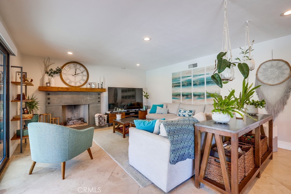 18359 Tamarind Street