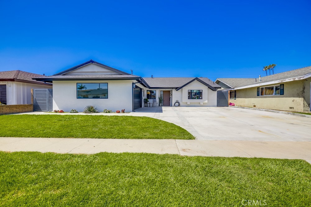 18359 Tamarind Street