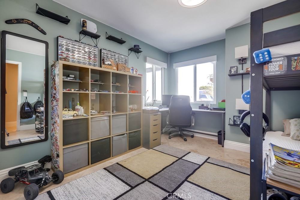 18359 Tamarind Street