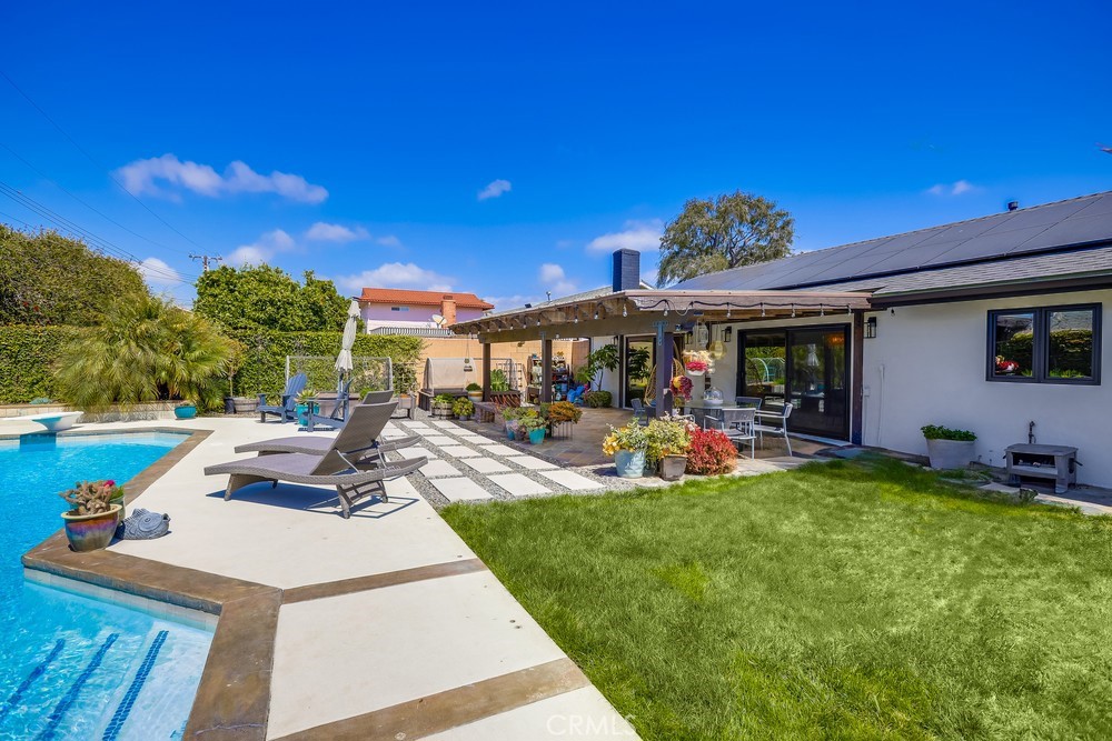 18359 Tamarind Street