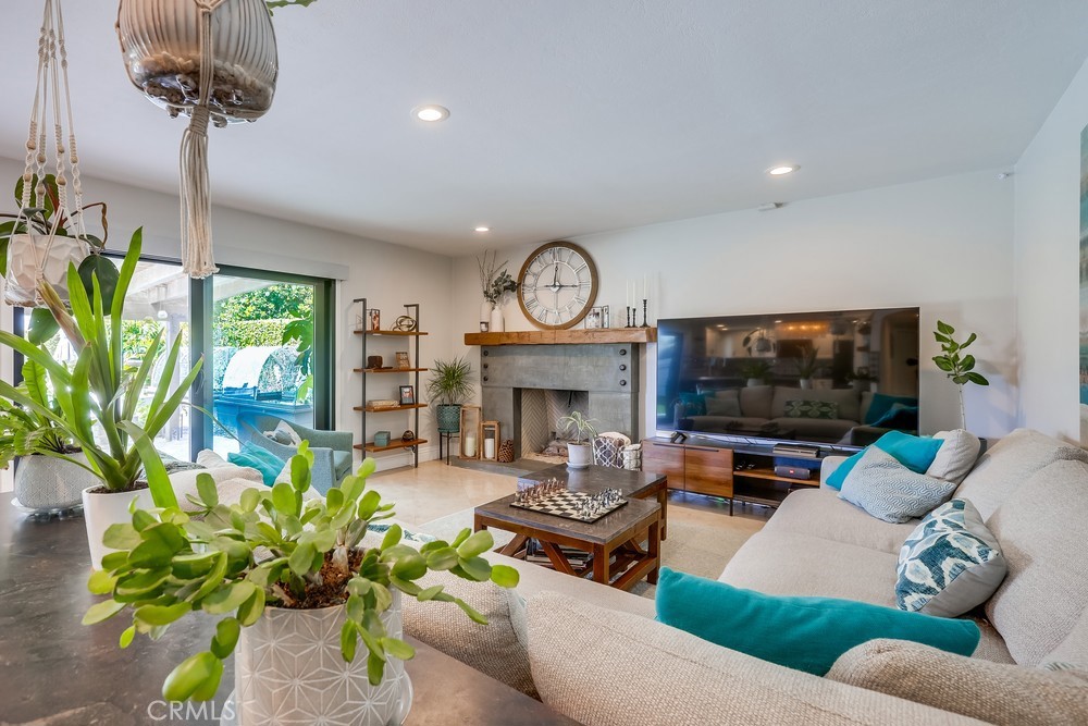 18359 Tamarind Street