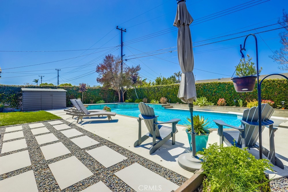 18359 Tamarind Street