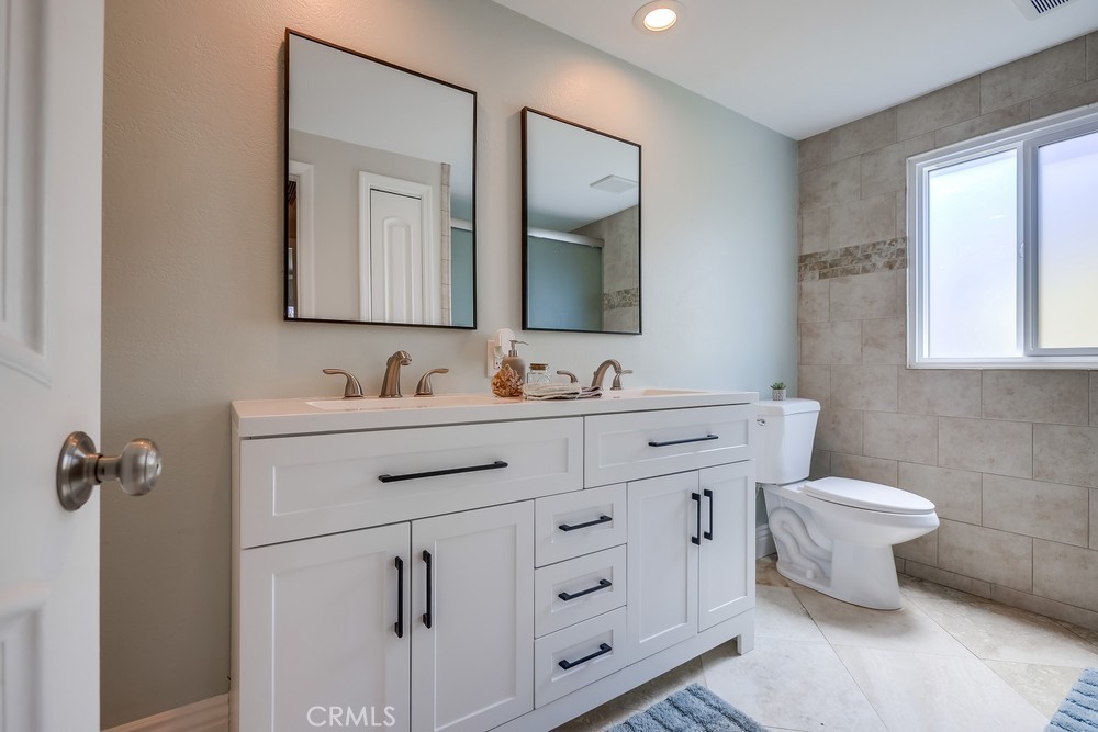 18359 Tamarind Street