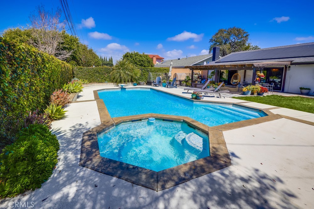 18359 Tamarind Street