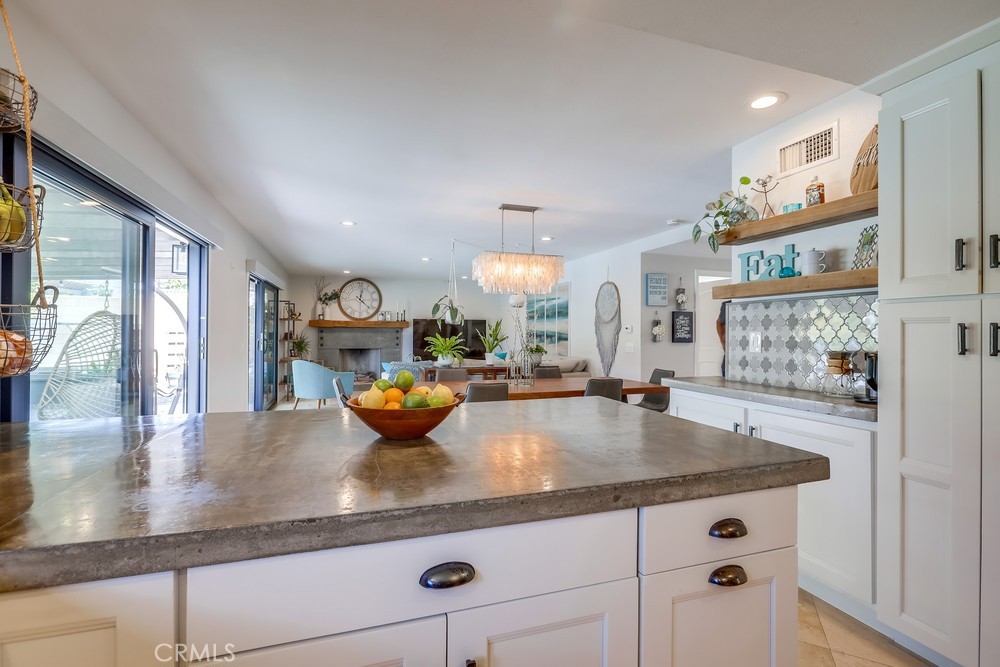 18359 Tamarind Street