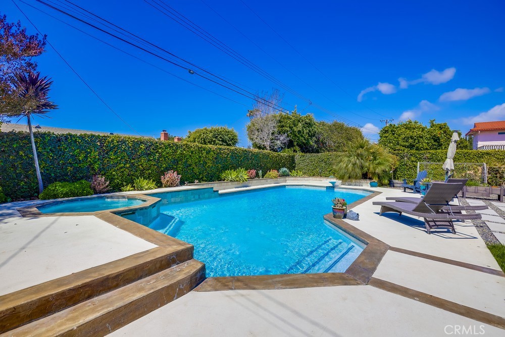 18359 Tamarind Street