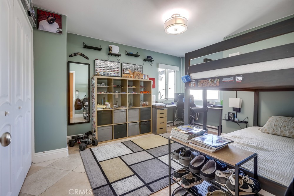 18359 Tamarind Street