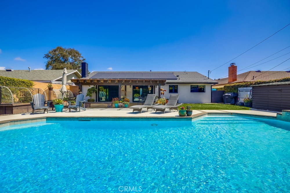 18359 Tamarind Street