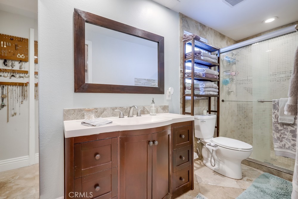 18359 Tamarind Street