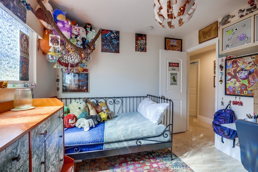 18359 Tamarind Street